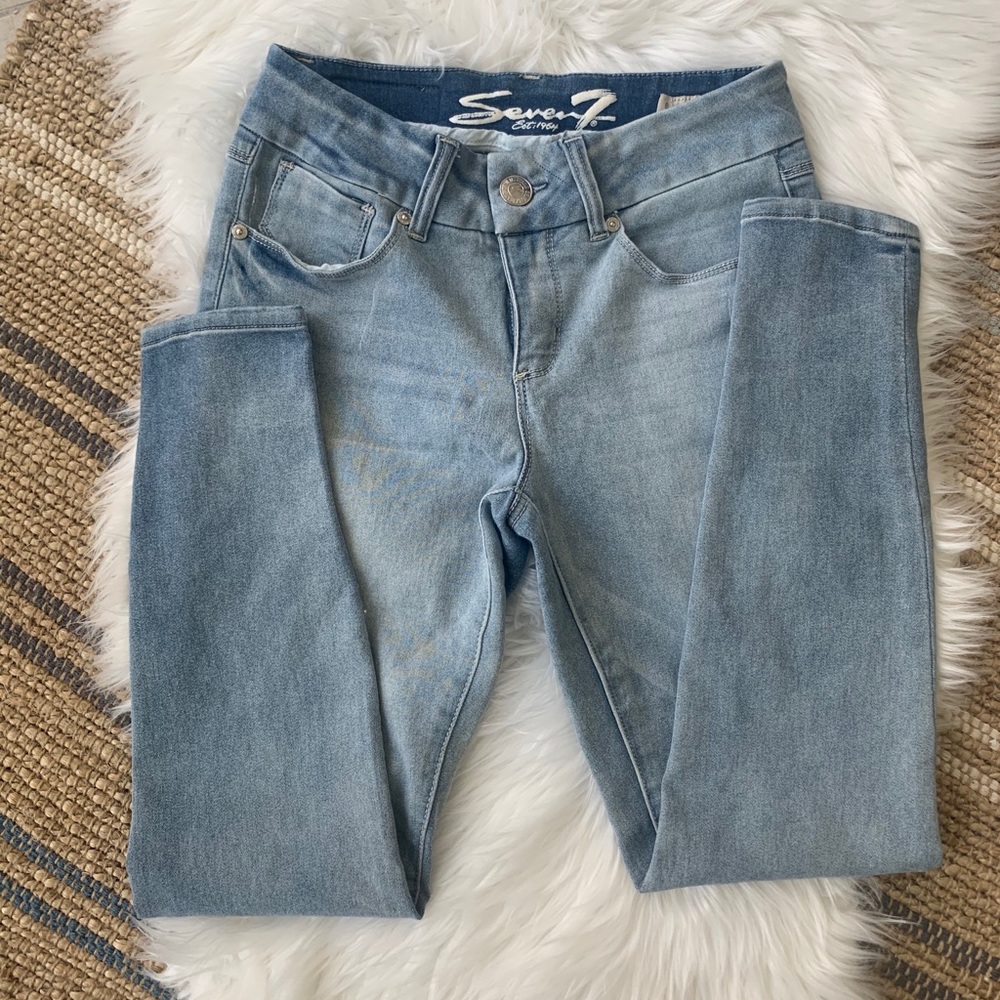 Seven7 Jean Jeggings. Skinny leg. Size 8